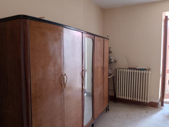 Image No.18-5 Bed Property for sale