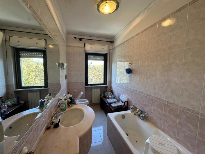 Image No.20-2 Bed Apartment for sale