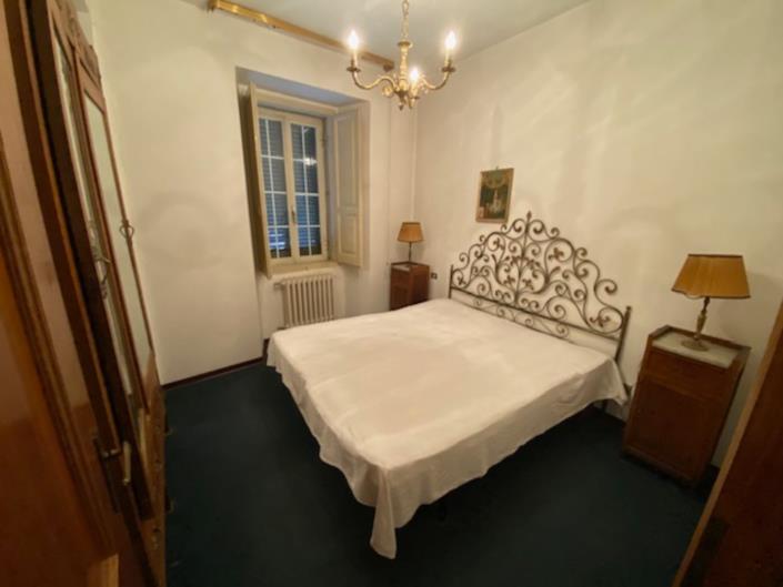 Image No.16-8 Bed Property for sale