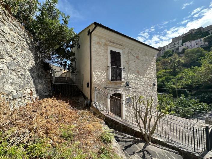 Image No.5-4 Bed Property for sale