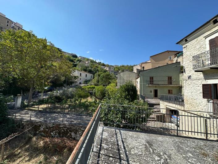 Image No.6-4 Bed Property for sale