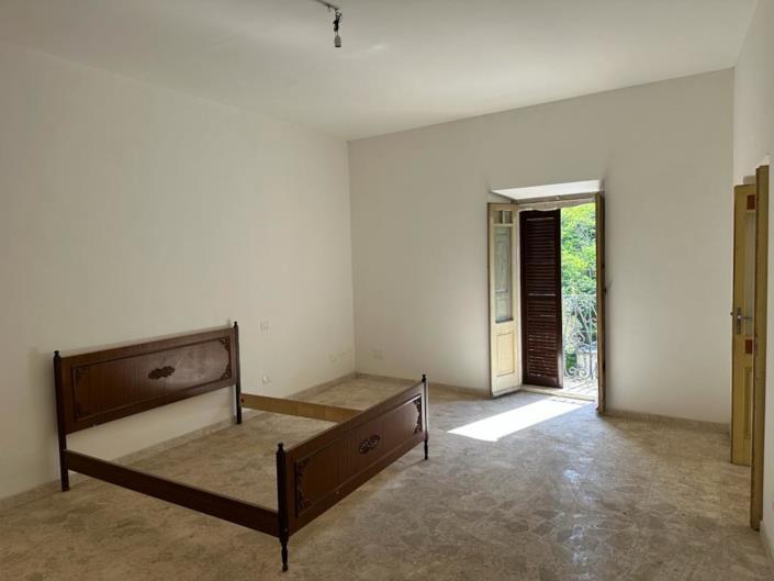 Image No.35-4 Bed Property for sale