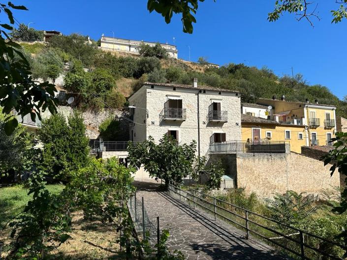 Image No.6-2 Bed House for sale