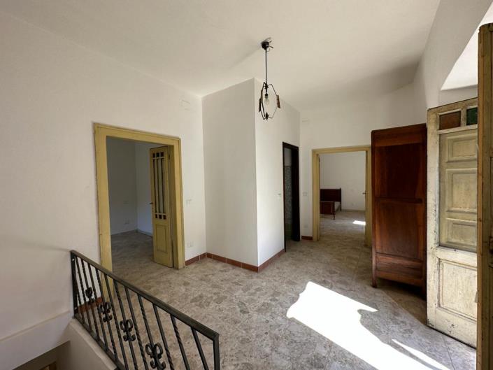 Image No.25-2 Bed House for sale