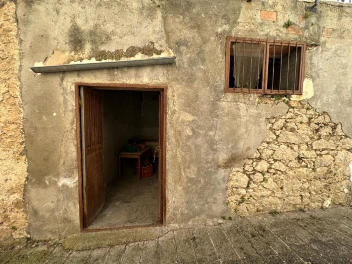 Image No.37-2 Bed House for sale