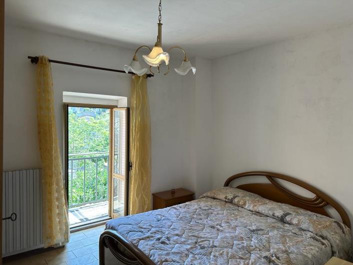 Image No.18-2 Bed House for sale