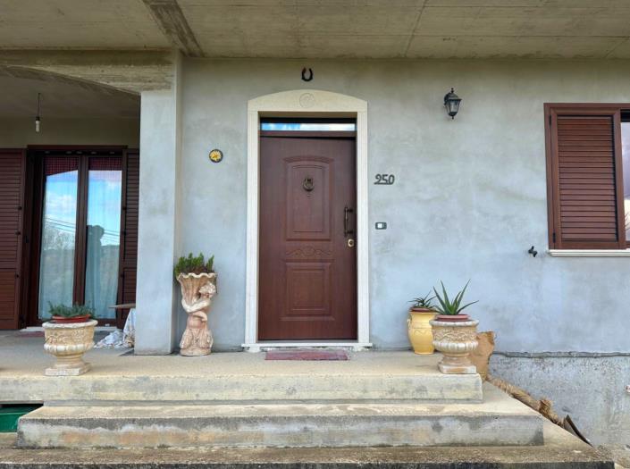 Image No.14-2 Bed Villa / Detached for sale