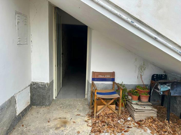 Image No.5-2 Bed House for sale