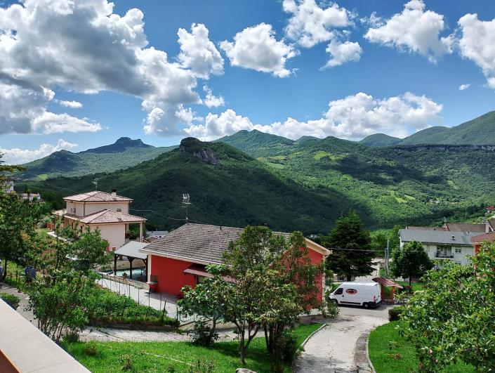 Image No.4-4 Bed Property for sale