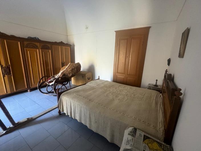 Image No.10-2 Bed Property for sale