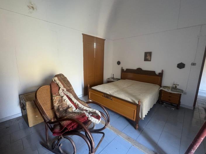 Image No.12-2 Bed Property for sale