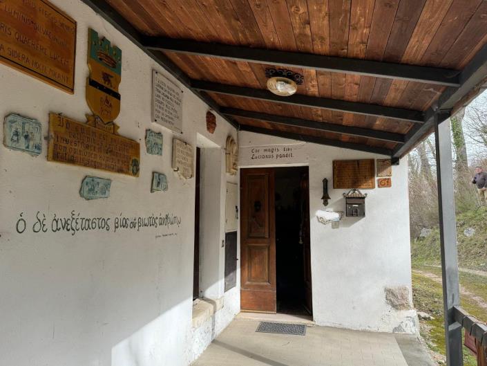 Image No.19-2 Bed Property for sale