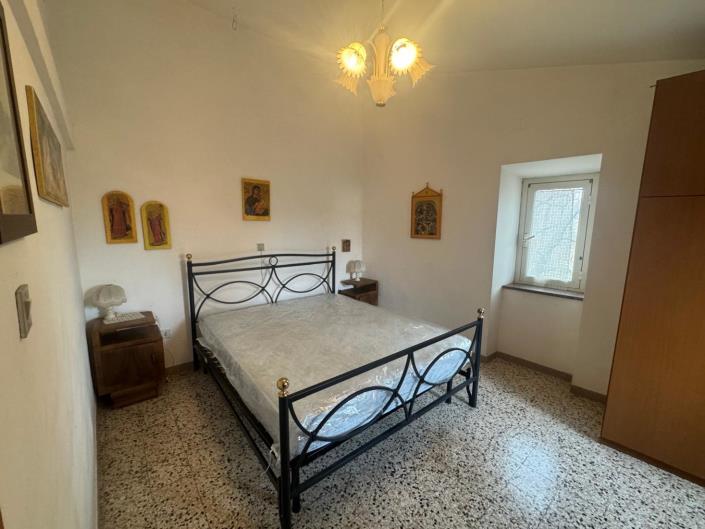 Image No.25-2 Bed Property for sale