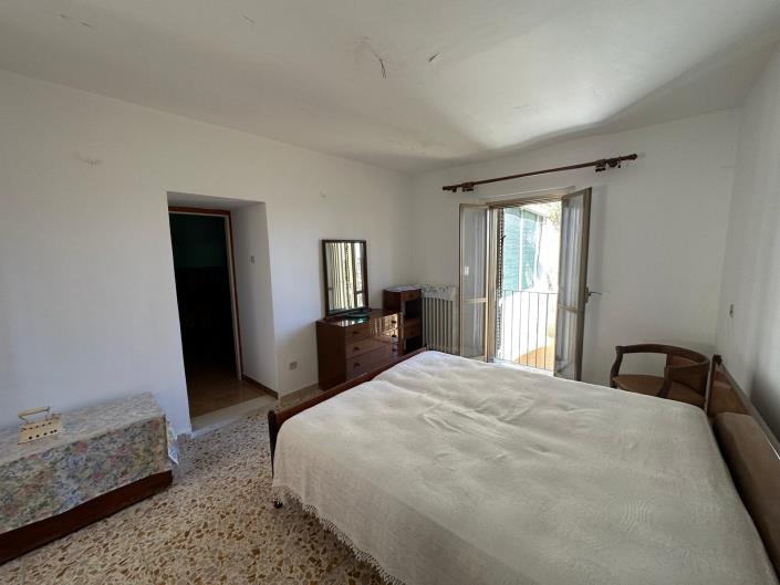 Image No.13-1 Bed Property for sale