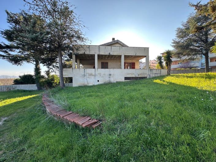 Image No.4-2 Bed Semi-Detached for sale