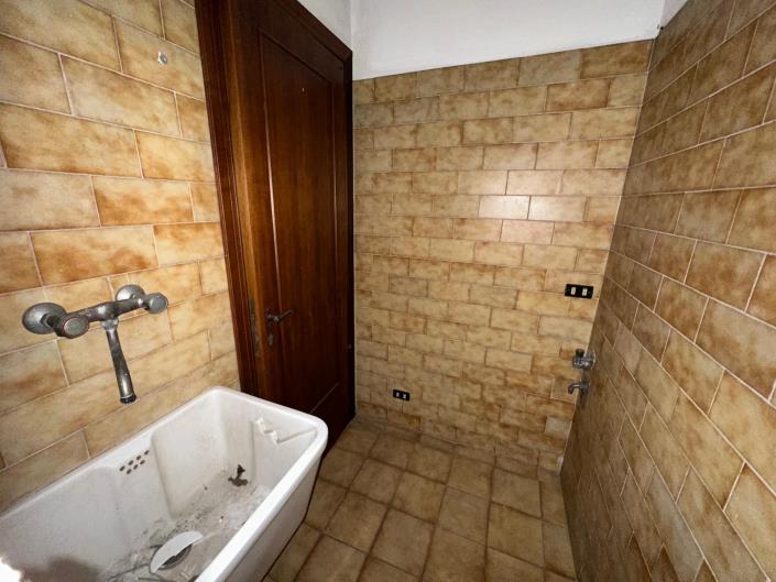 Image No.18-2 Bed Semi-Detached for sale