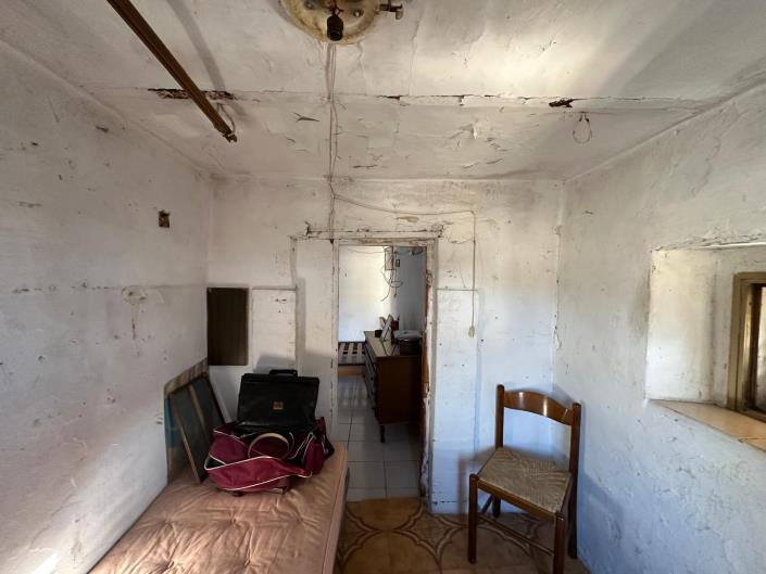 Image No.10-2 Bed Property for sale