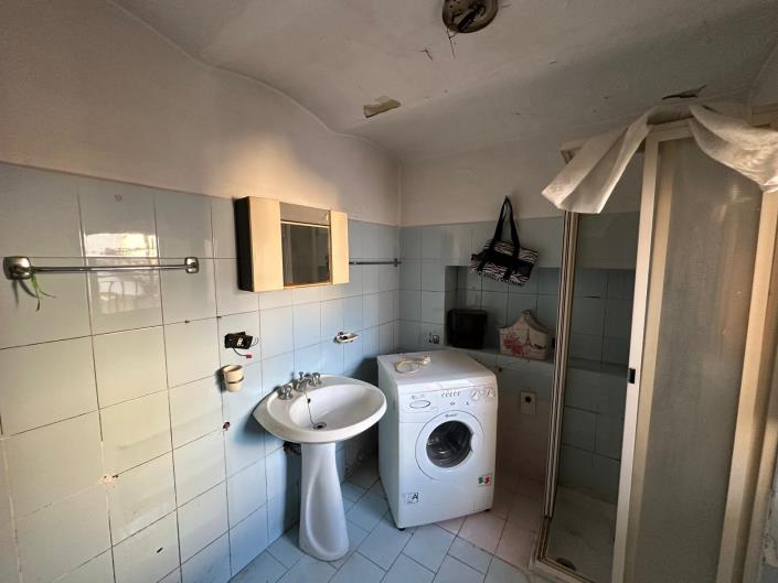 Image No.12-2 Bed Property for sale