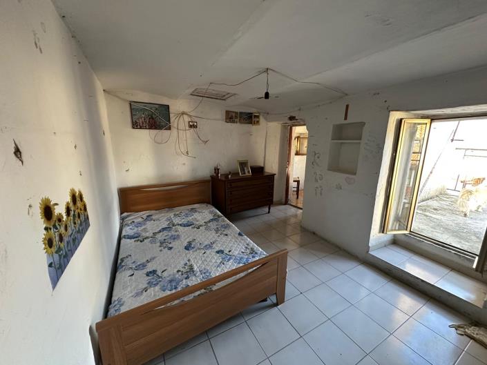 Image No.14-2 Bed Property for sale