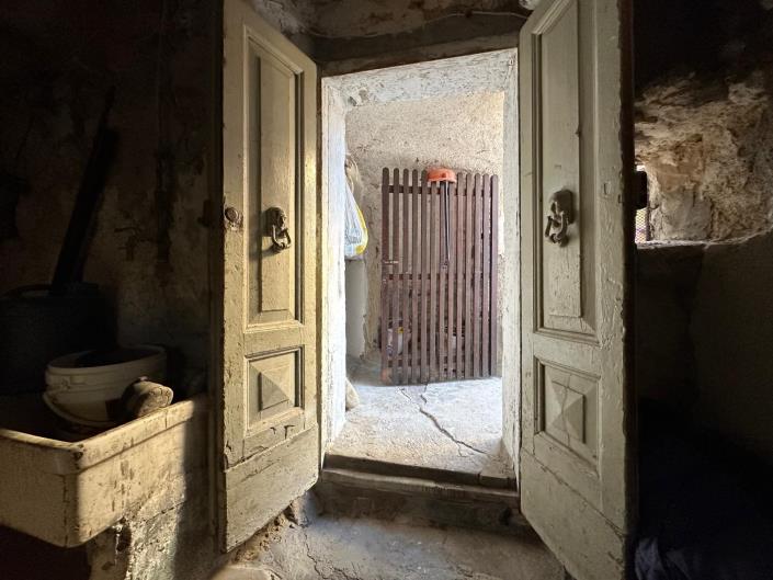 Image No.20-2 Bed Property for sale