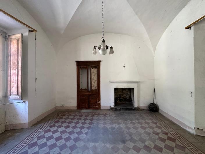 Image No.4-4 Bed Property for sale