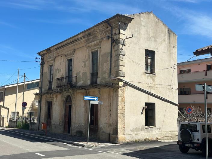 Image No.2-4 Bed Property for sale