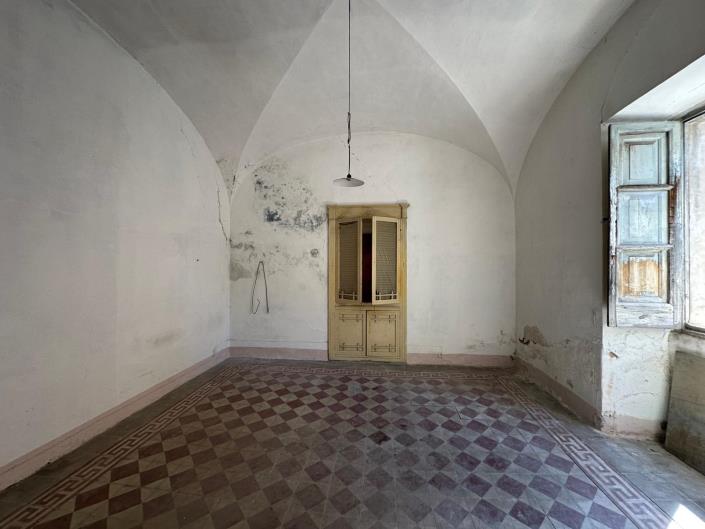 Image No.6-4 Bed Property for sale