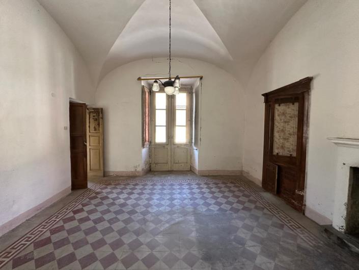 Image No.8-4 Bed Property for sale