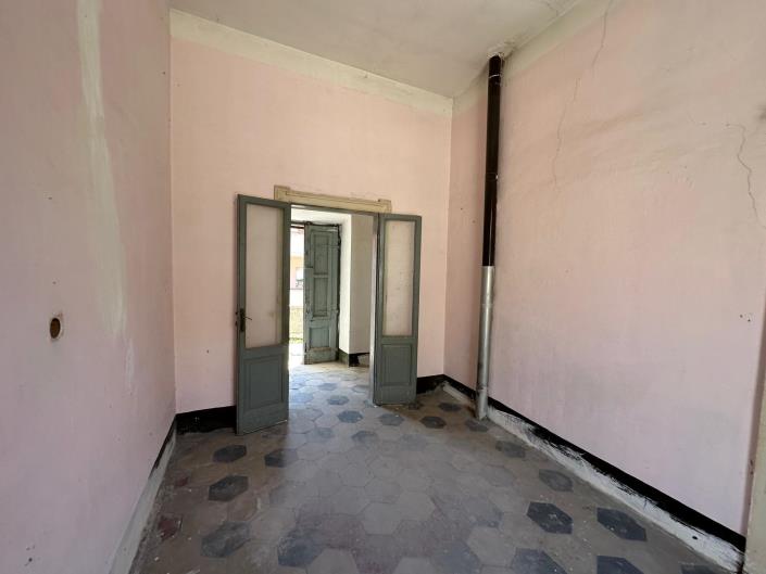 Image No.12-4 Bed Property for sale