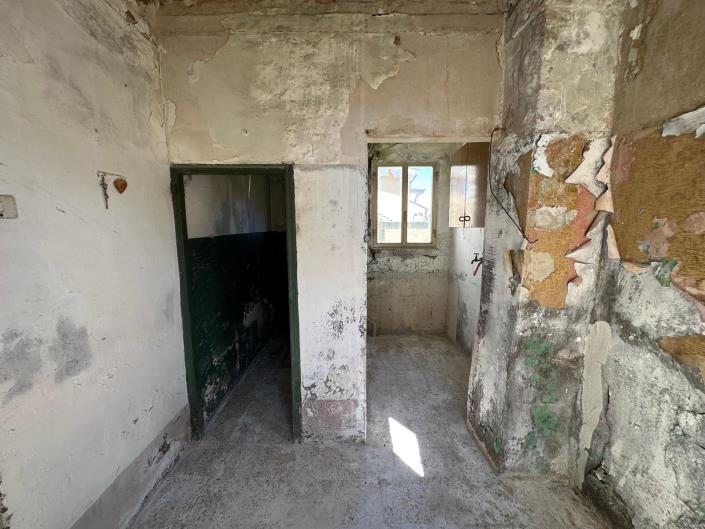 Image No.16-4 Bed Property for sale