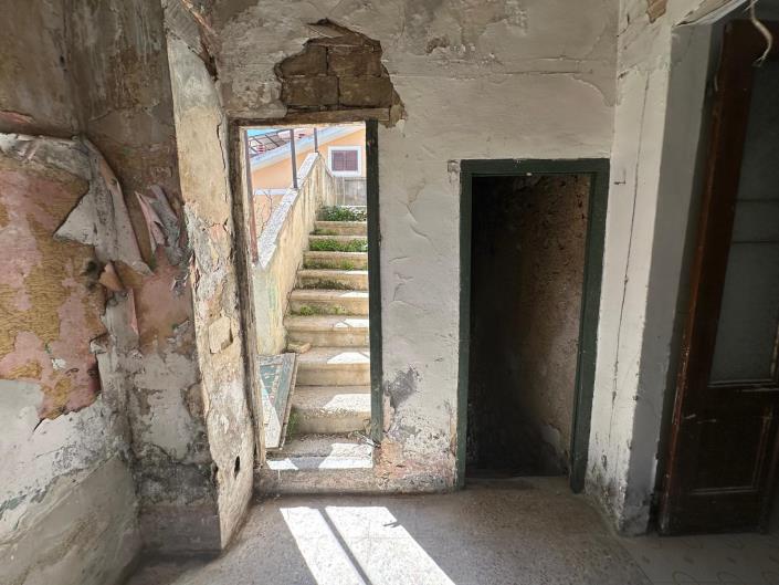 Image No.17-4 Bed Property for sale