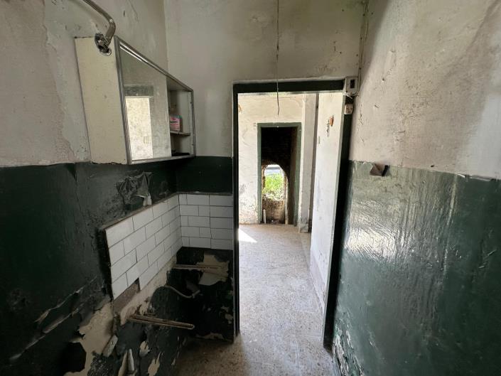 Image No.18-4 Bed Property for sale