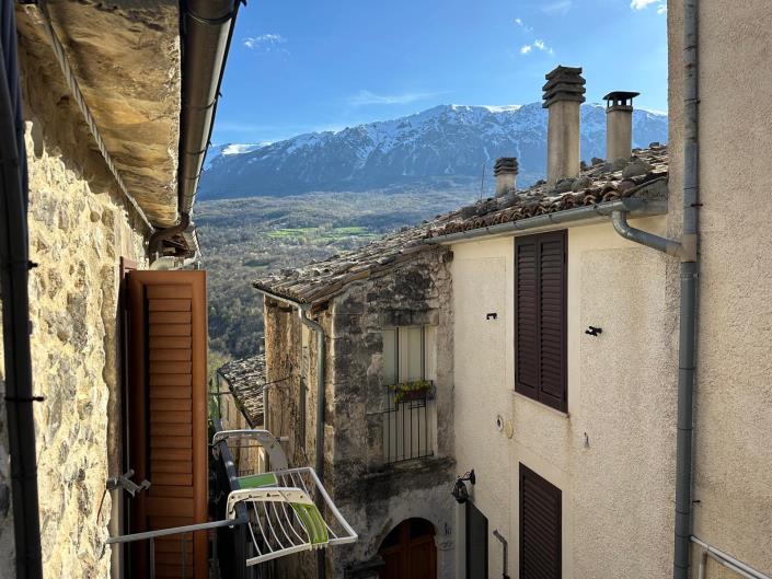 Image No.1-5 Bed Property for sale
