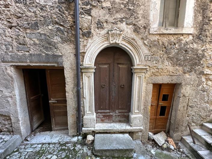 Image No.4-5 Bed Property for sale