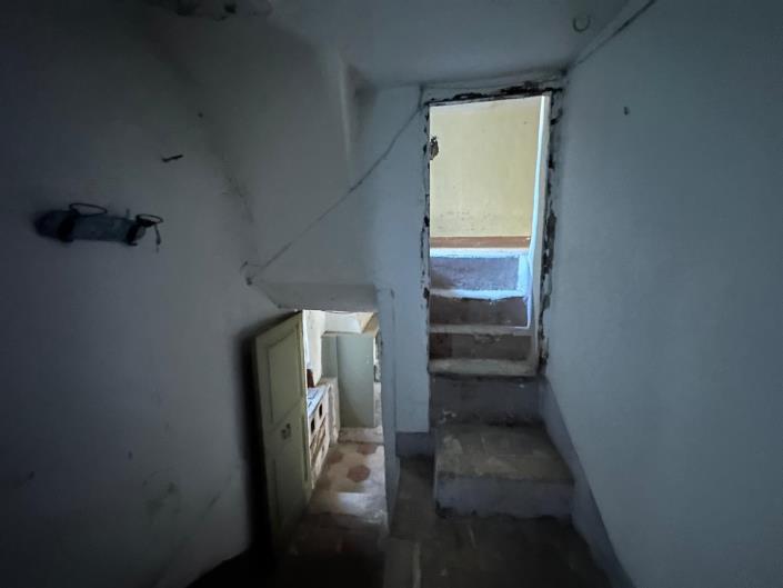 Image No.7-5 Bed Property for sale