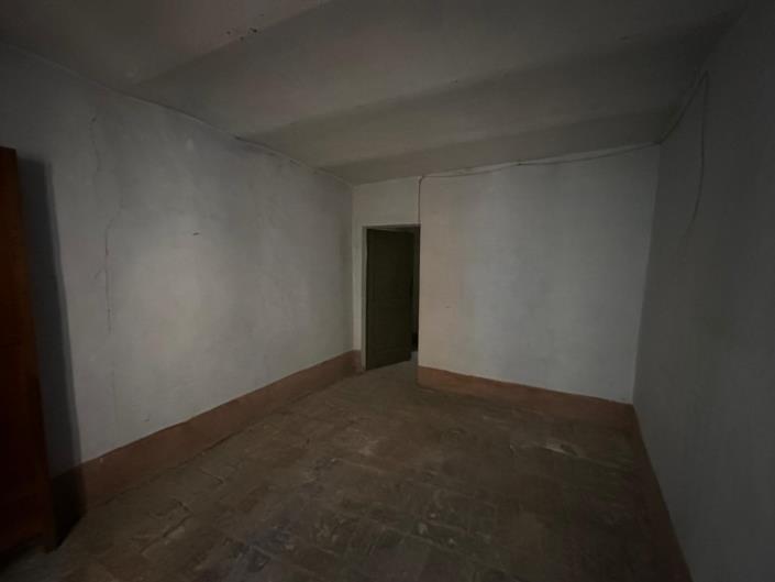 Image No.9-5 Bed Property for sale