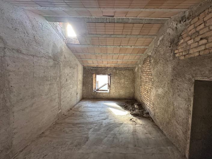 Image No.14-5 Bed Property for sale