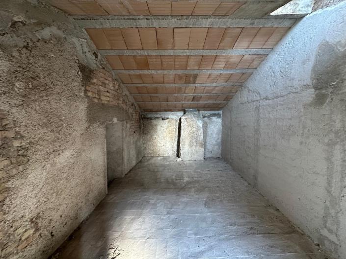 Image No.15-5 Bed Property for sale