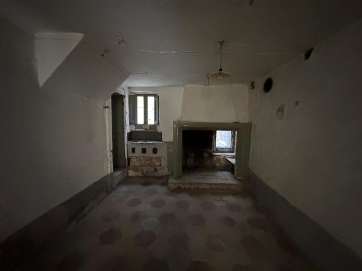 Image No.17-5 Bed Property for sale