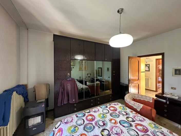 Image No.26-4 Bed Property for sale