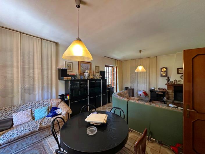 Image No.17-4 Bed Property for sale