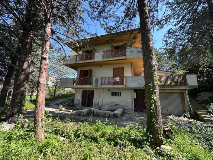 Image No.7-4 Bed Property for sale