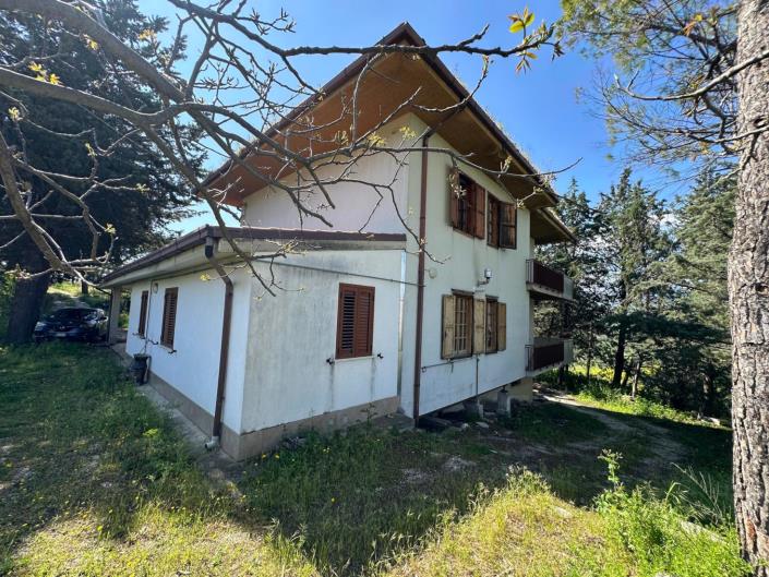 Image No.12-4 Bed Property for sale