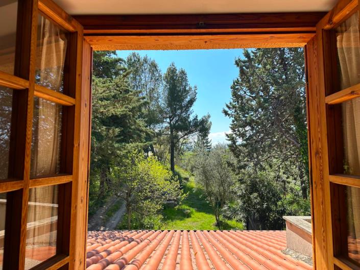 Image No.4-4 Bed Property for sale