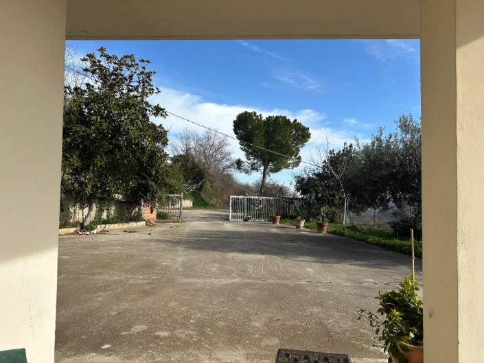 Image No.4-8 Bed Property for sale