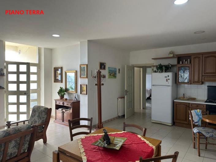 Image No.9-8 Bed Property for sale