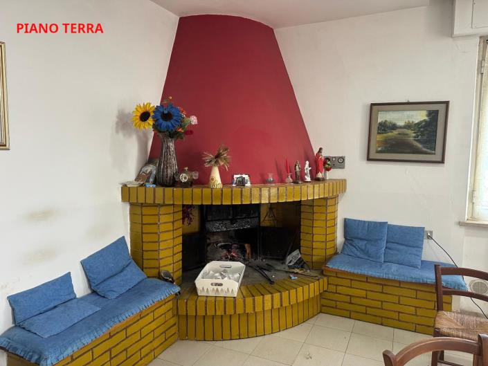 Image No.10-8 Bed Property for sale