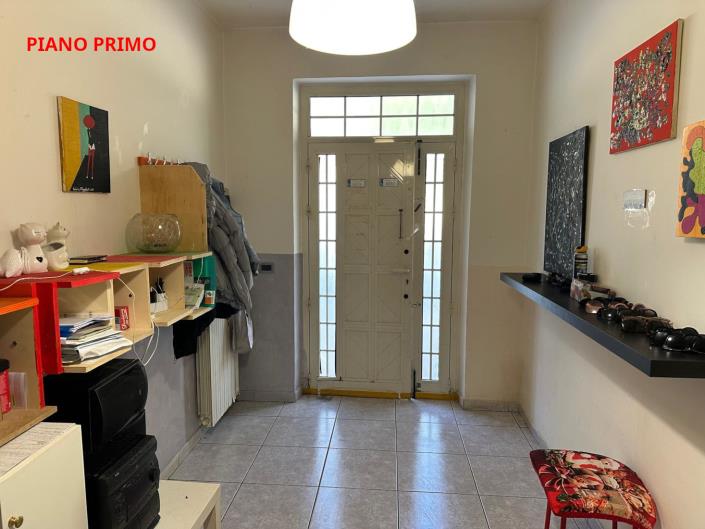 Image No.18-8 Bed Property for sale