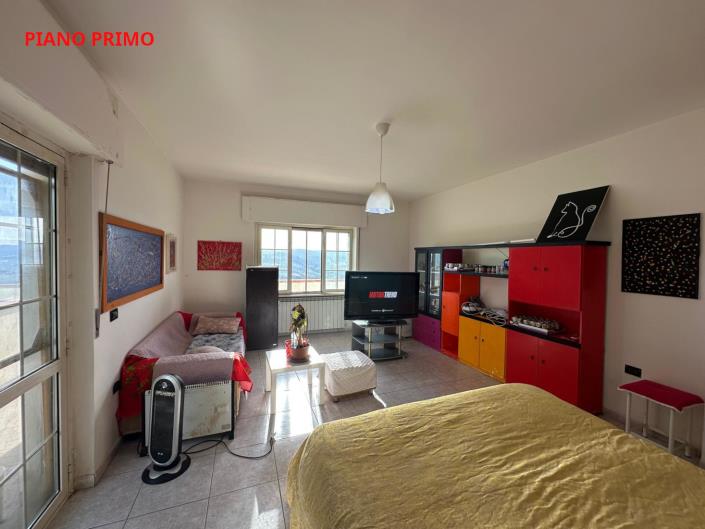 Image No.22-8 Bed Property for sale