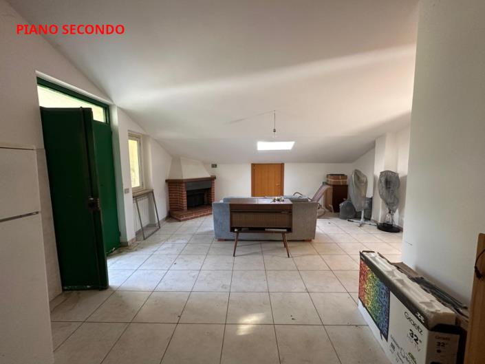 Image No.27-8 Bed Property for sale